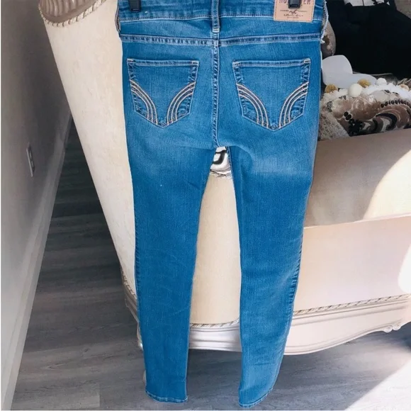 FLASH SALE Hollister Low Rise Skinny Jeans - Picture 5 of 7